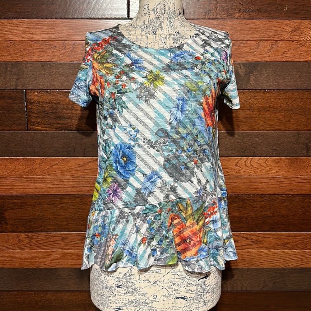 Time and Tru Scoop Neck Short Sleeve Floral Embellished Tee Shirt